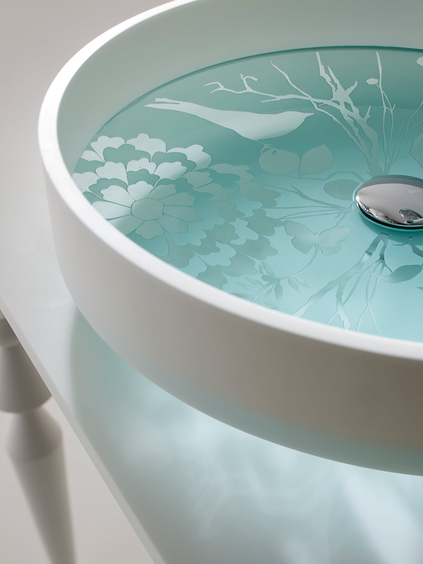 sink, sink faucet, plate, tub, basin